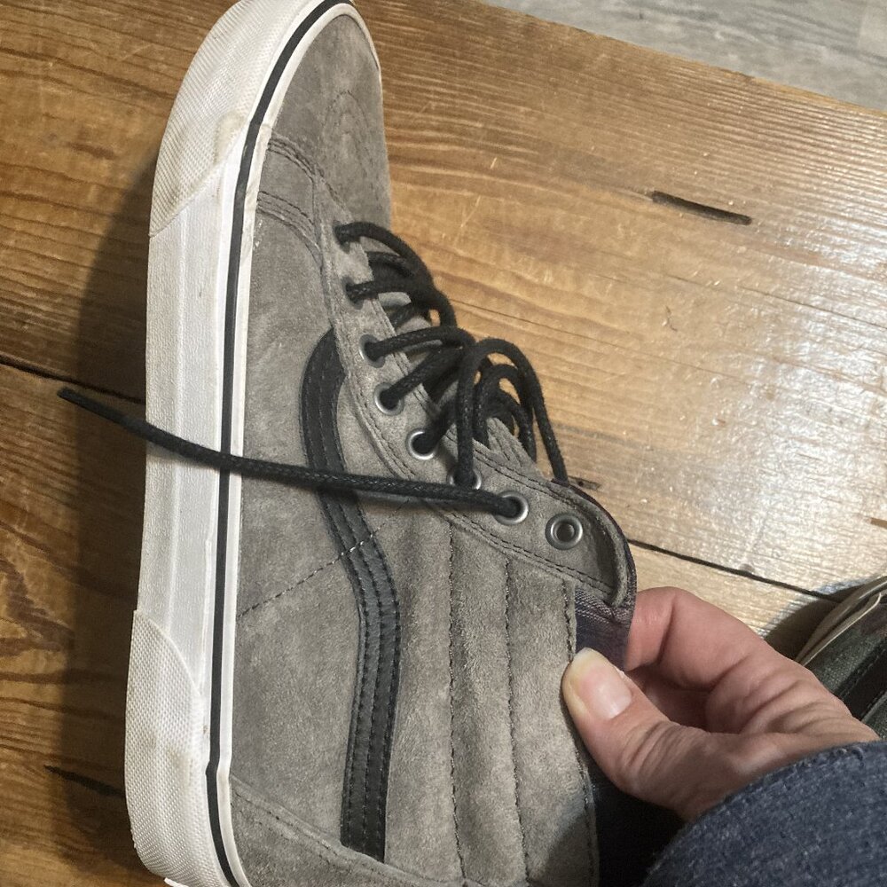 Vans High Top Skate Shoes M 8/W 9.5